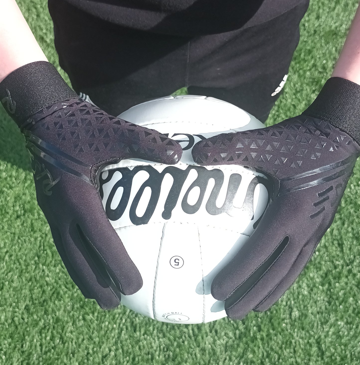 Rise Sport Strapless Blackout Gaelic Gloves